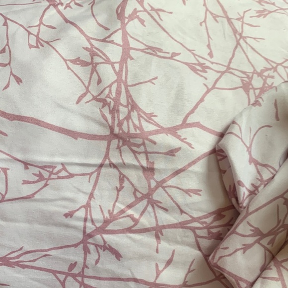 Pink Patterned Bedding Set - Picture 2 of 3